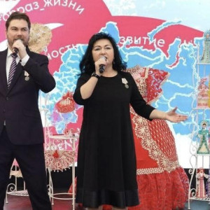 Дуэт из Владимира исполнил патриотическую песню на ВДНХ