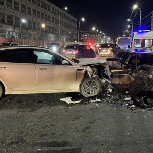 Во Владимире пьяный водитель иномарки влетел в 2 легковушки и автобус