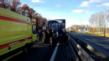 На трассе М-7 во Владимирской области фура влетела в трактор