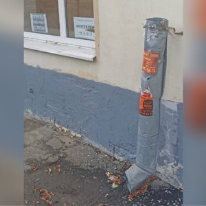 Во Владимире поймали незаконно расклеивающих объявления мужчин