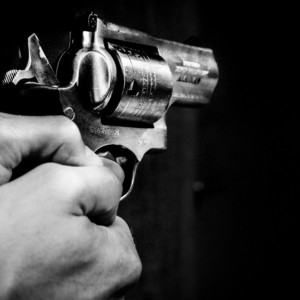 Во Владимирской области мужчина с пистолетом устроил дебош в магазине