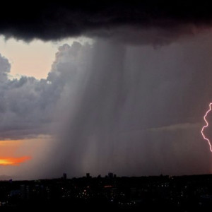 По Владимирской области пройдет мощный ливень с грозой