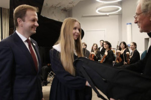 Владимирский депутат Госдумы подарил флейты и домры 8 юным музыкантам