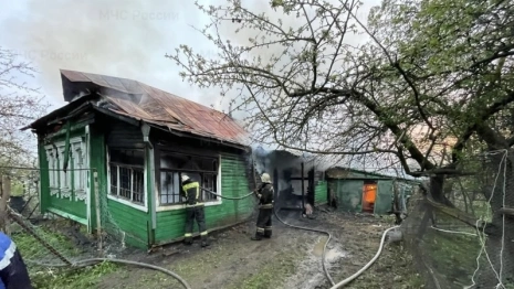 При пожаре в частном доме в Лакинске пострадал человек