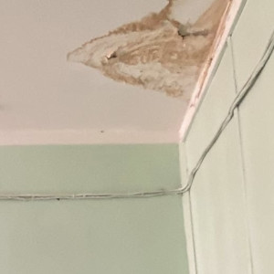 Мать троих детей из Владимира переселили из одного аварийного дома в другой