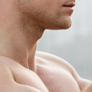 Аноним угрожал 19-летнему официанту из Владимира рассылкой интим-фото