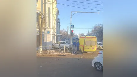В центре Владимира таксист протаранил стену гостиницы