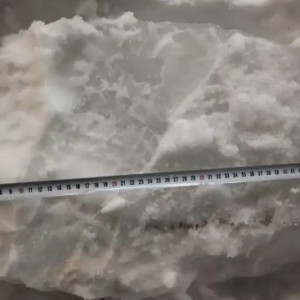 В Коврове огромная глыба льда рухнула с крыши на прохожую