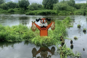 На Нерли во Владимирской области затонул арт-объект от художника Мишкина