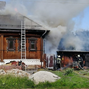 Во Владимирской области сгорели дом и гараж с автомобилем