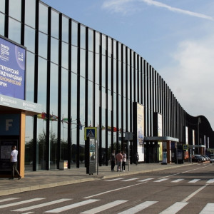 Виски за 900 тысяч, дефицитные эскортницы и туризм. Кто из Владимира попал на ПМЭФ-2024?