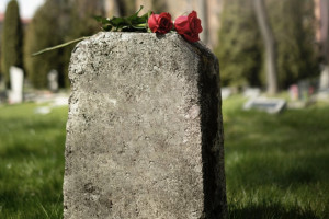 Житель Александрова обманул 7 человек с установкой памятников на могилах