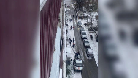 В Коврове спасатели сняли женщину с балкона 4-го этажа