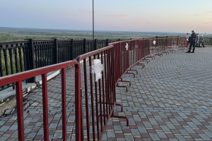 Во Владимире на разваливающейся смотровой появились новые ограждения
