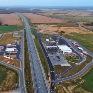 Блогер Никита Журавлев прокатился по М-12 через Владимирскую область на «Москвиче 3»