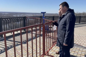 Мэр Владимира доехал до разваливающейся смотровой площадки