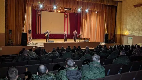 Для мобилизованных во Владимирской области выступили исполнители хита «Мама, я танцую»
