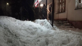 СК возбудил уголовное дело из-за падения ледяной глыбы на женщину в Коврове