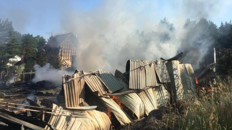 Под Киржачом загорелся строительный магазин