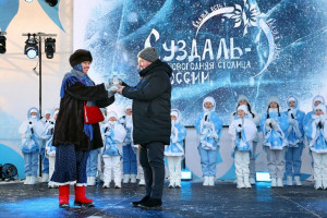 Суздаль передал Кирову символ новогодней столицы России