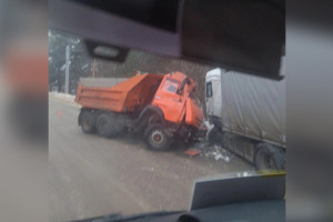 Во Владимирской области самосвал столкнулся с фурой
