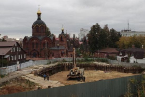 В центре Владимира начали стройку гостиницы