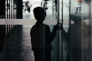 Во Владимире ночью нашли одиноко гуляющего 8-летнего мальчика