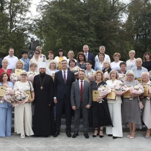 Во Владимире наградили 18 выдающихся педагогов