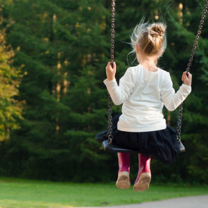 В Муроме детям пришлось кататься на опасной горке и качелях на веревке