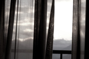 На балконе владимирской многоэтажки нашли повешенного мужчину