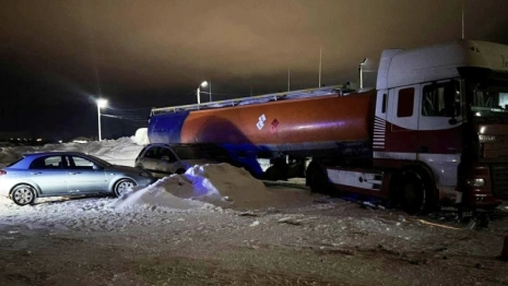 Во Владимирской области водитель фуры наехал на две иномарки и пешехода