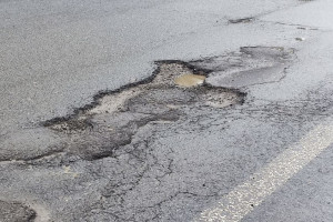 Дорожников оштрафовали на 200 тыс. рублей за ямы на М-7 под Гороховцом