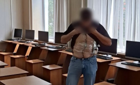 Владимирец пытался вернуть права с помощью сдачи экзамена в ГАИ через микронаушник
