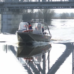 Владимирцам пригрозили штрафом за отдых на воде у церкви Покрова на Нерли