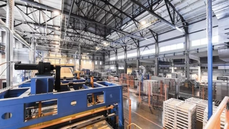 Завод кормов для животных в Александровском районе задолжал зарплату троим сотрудникам