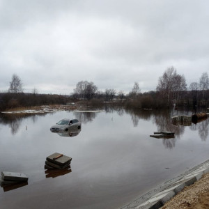 Во Владимирской области в районе платника М-12 утонула машина