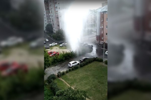 Во Владимире забил гейзер высотой в пять этажей