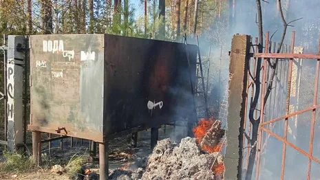 Во Владимире загорелась трава на кладбище Улыбышево