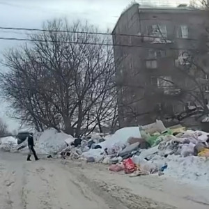 В Лакинске жители устроили свалку рядом с домом