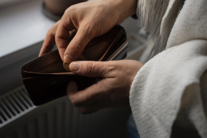 В Судогде гостья обокрала хозяина дома и его мать