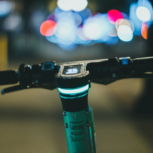 Жители Владимира поддержали идею затормозить электросамокаты 
