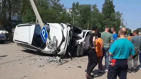 В Гусь-Хрустальном после тройного ДТП перевернулась машина