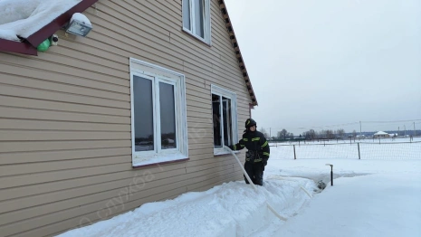В Александровском районе загорелась сауна