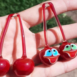 Владимирская область привезла на ВДНХ вишню из стекла