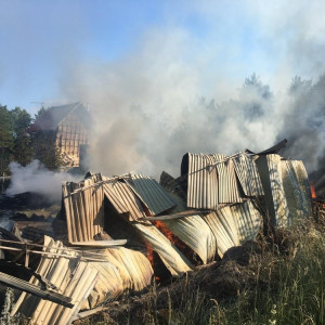 Под Киржачом загорелся строительный магазин