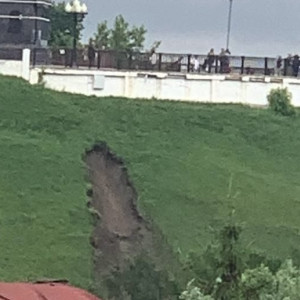 Во Владимире из-за ливня размыло склон в парке имени Пушкина