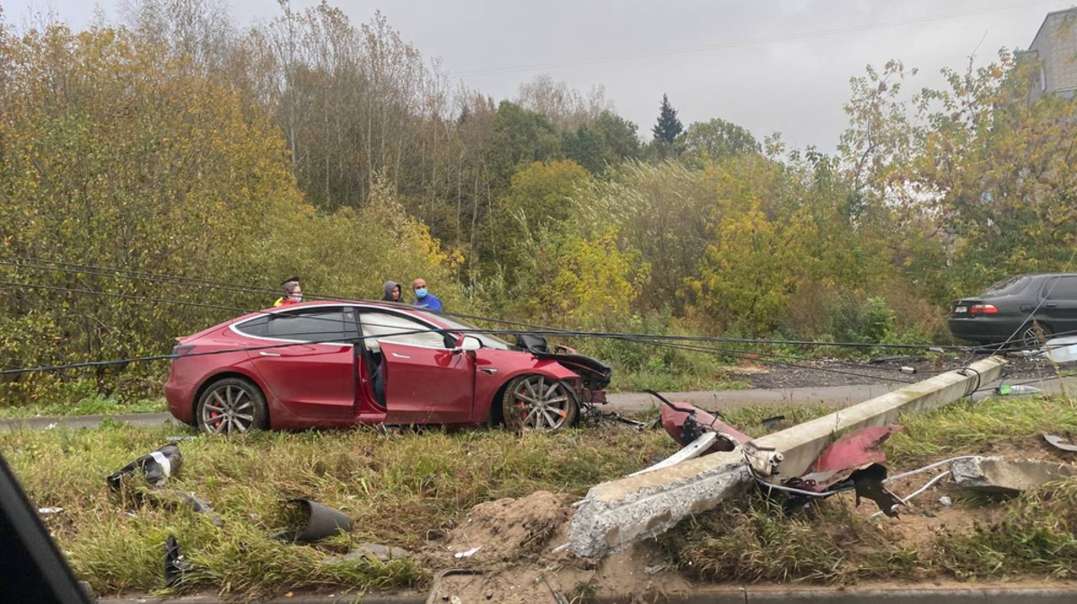 Момент ДТП с Tesla во Владимире попал на видео - День во Владимире