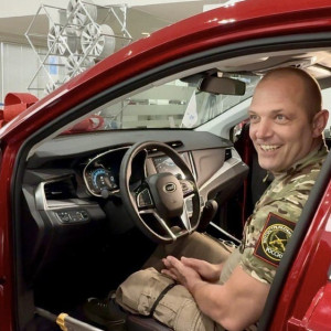 Лишившемуся ног бойцу СВО из Владимирской области подарили авто с ручным управлением