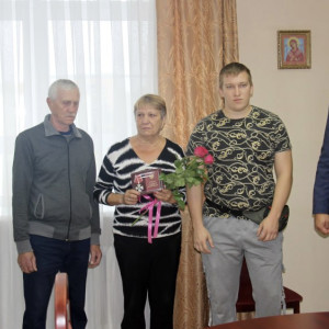 Во Владимирской области родителям погибшего бойца СВО вручили Орден Мужества