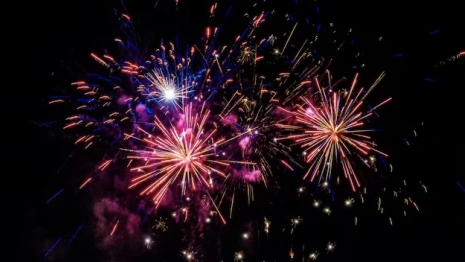 Почти во всем Суздале запретили пускать новогодние салюты